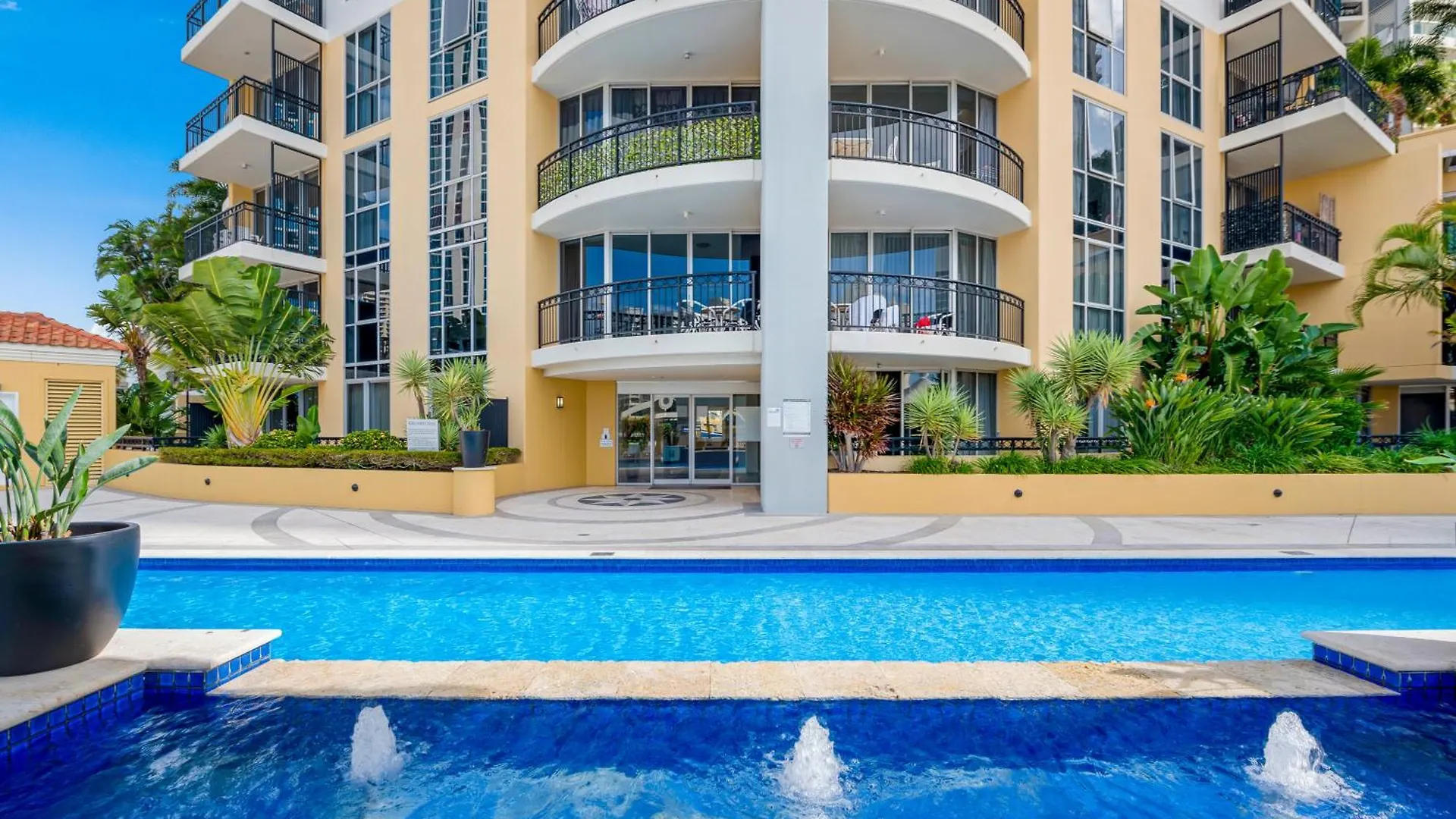 Amazing Chevron Heart Of Surfers Apartment Gold Coast