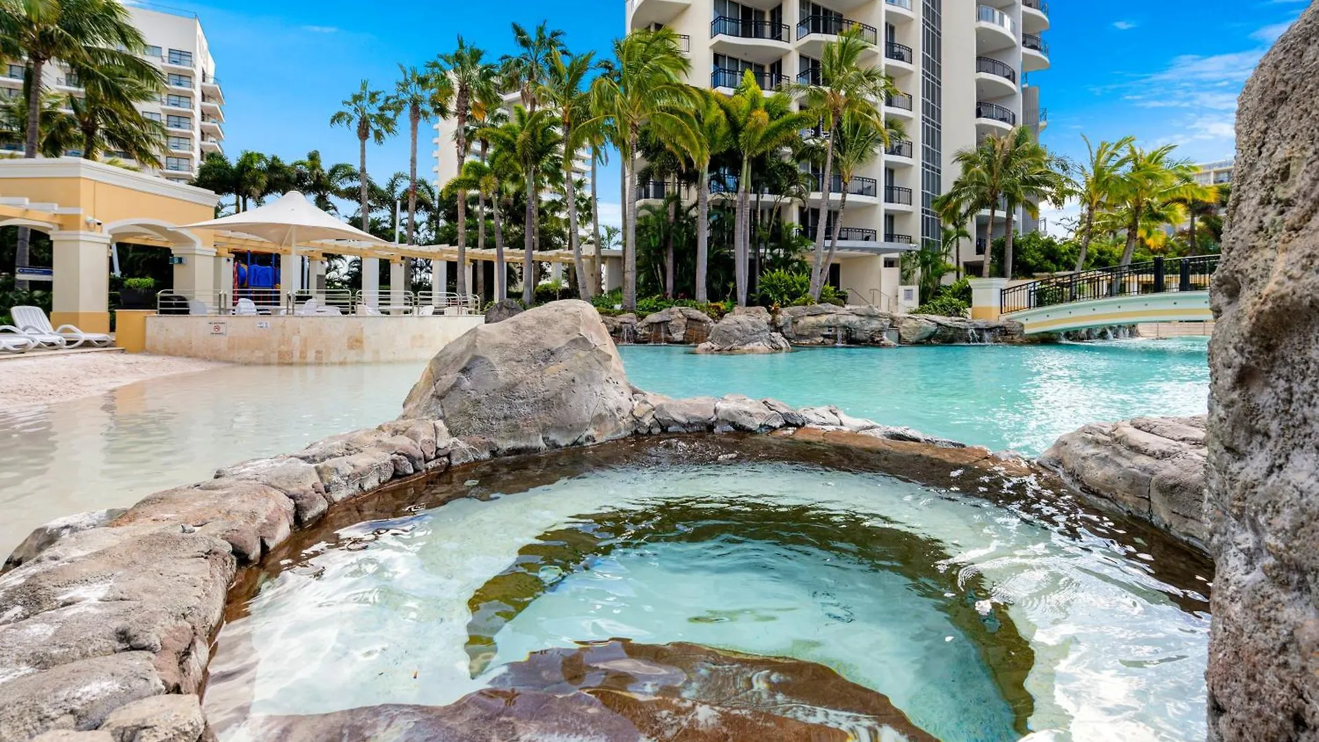Amazing Chevron Heart Of Surfers Apartment Gold Coast