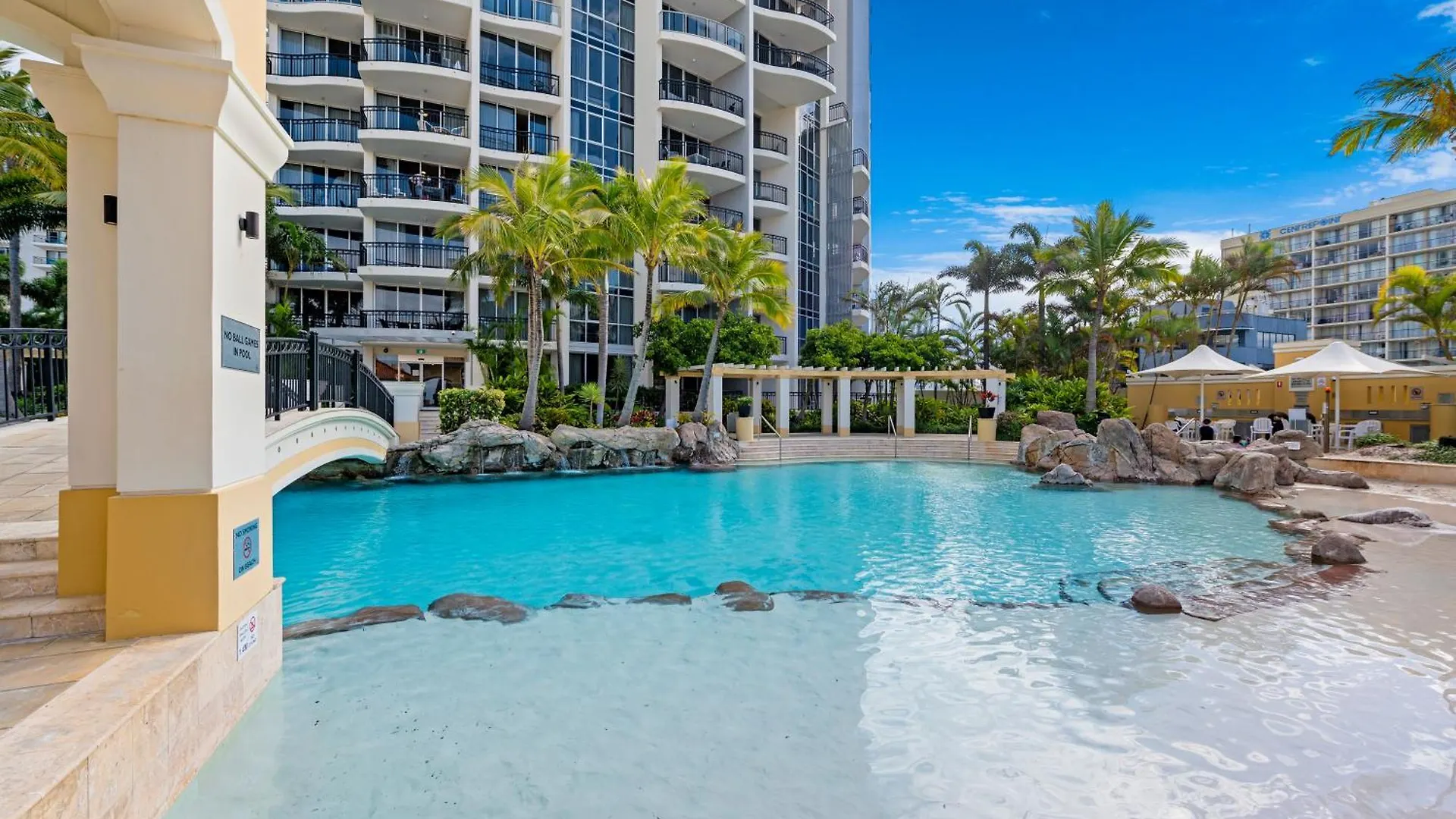 Amazing Chevron Heart Of Surfers Apartment Gold Coast Australia