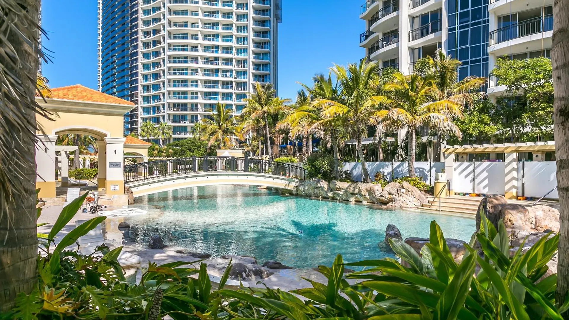 Amazing Chevron Heart Of Surfers Apartment Gold Coast