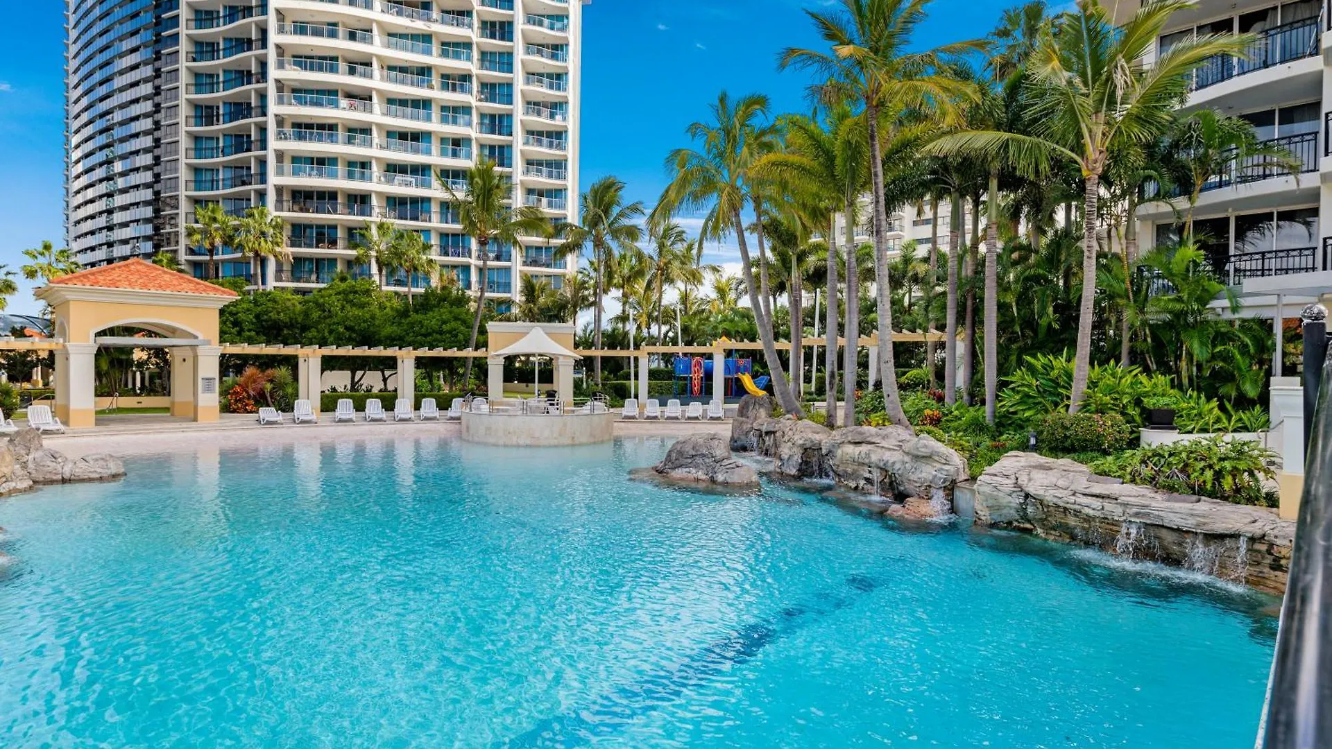 Amazing Chevron Heart Of Surfers Apartment Gold Coast