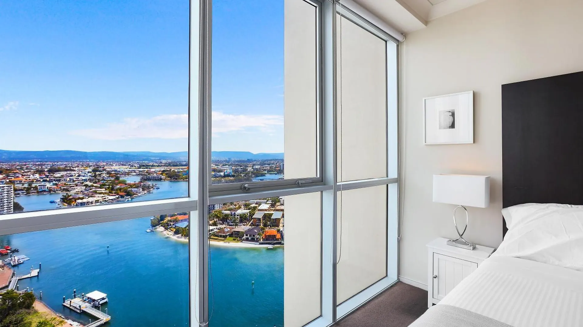 Amazing Chevron Heart Of Surfers Apartment Gold Coast 0*,