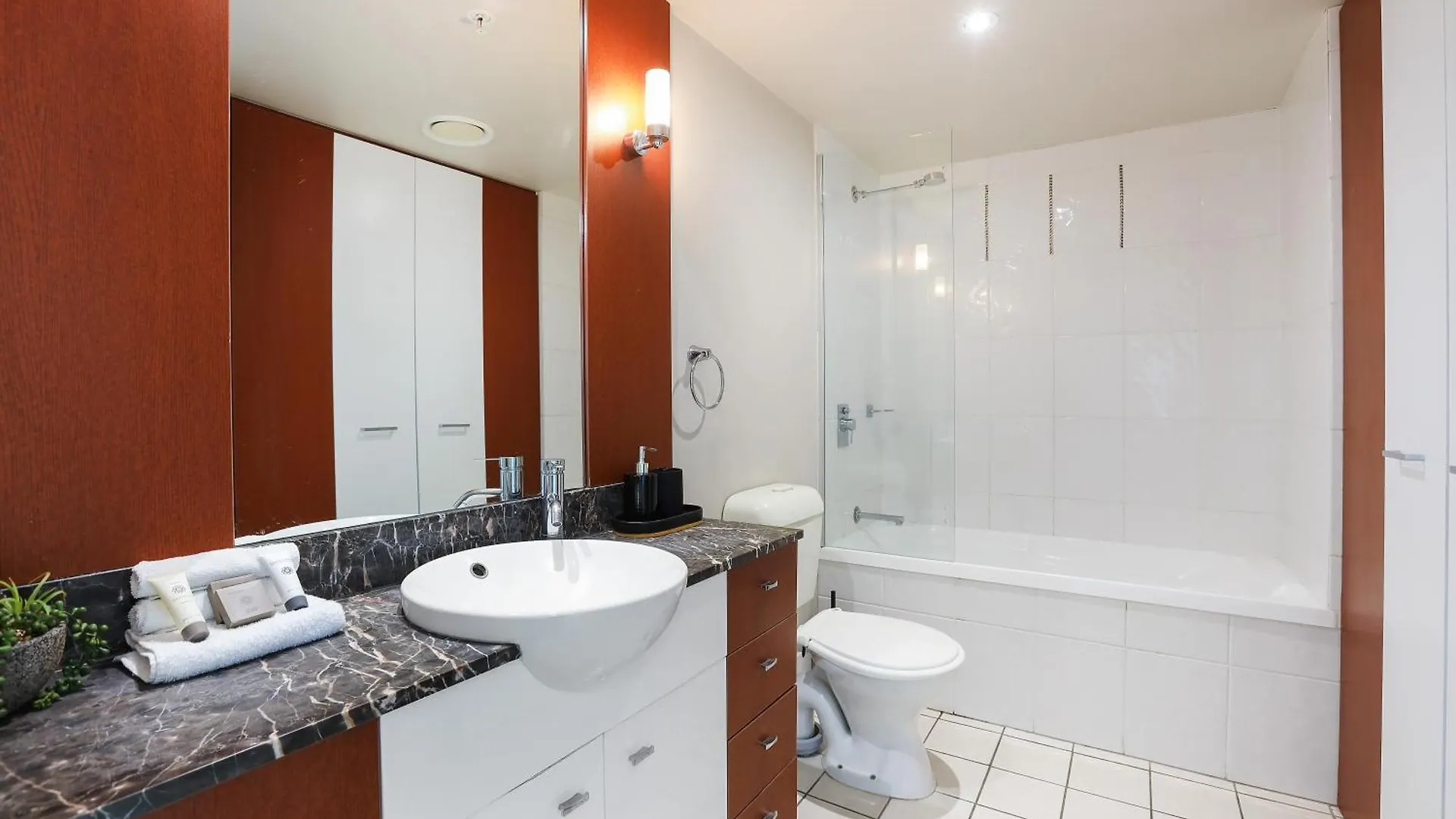 Amazing Chevron Heart Of Surfers Apartment Gold Coast