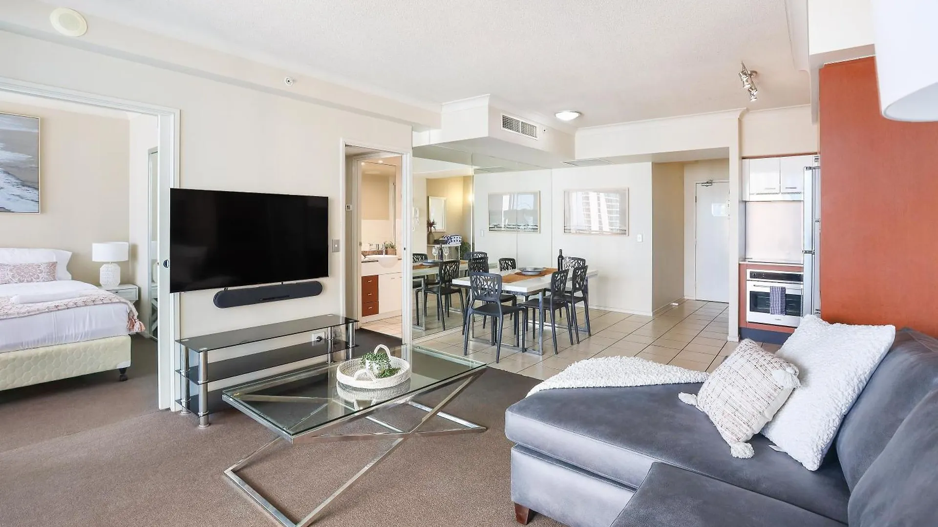 Amazing Chevron Heart Of Surfers Apartment Gold Coast