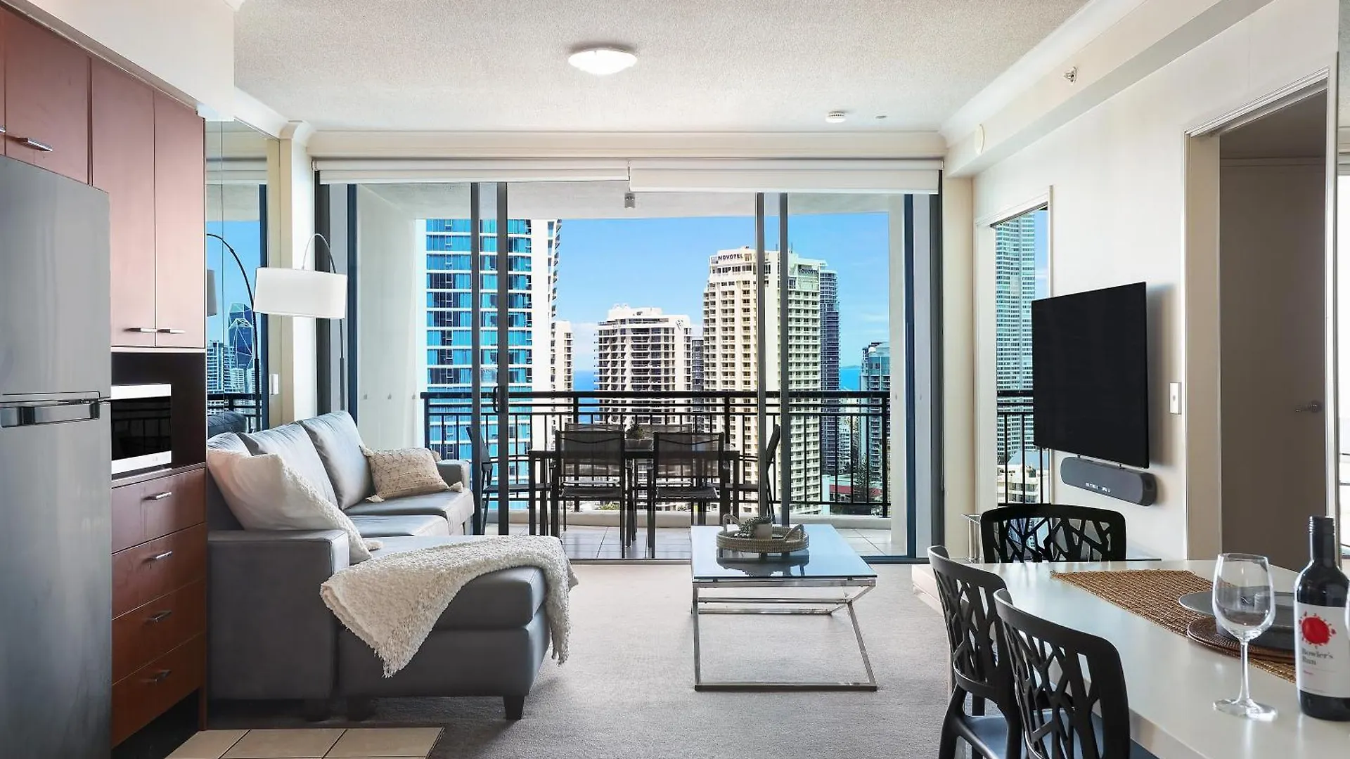 Amazing Chevron Heart Of Surfers Apartment Gold Coast