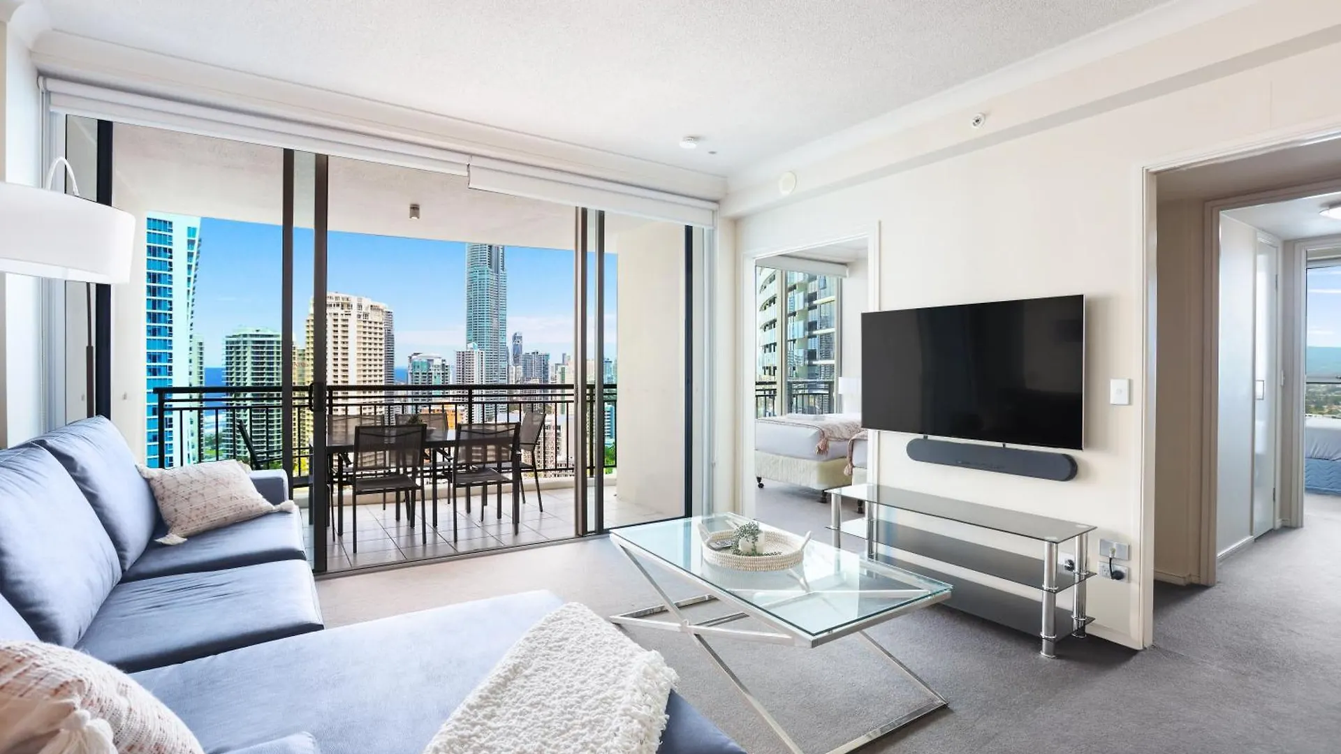 Amazing Chevron Heart Of Surfers Apartment Gold Coast Australia
