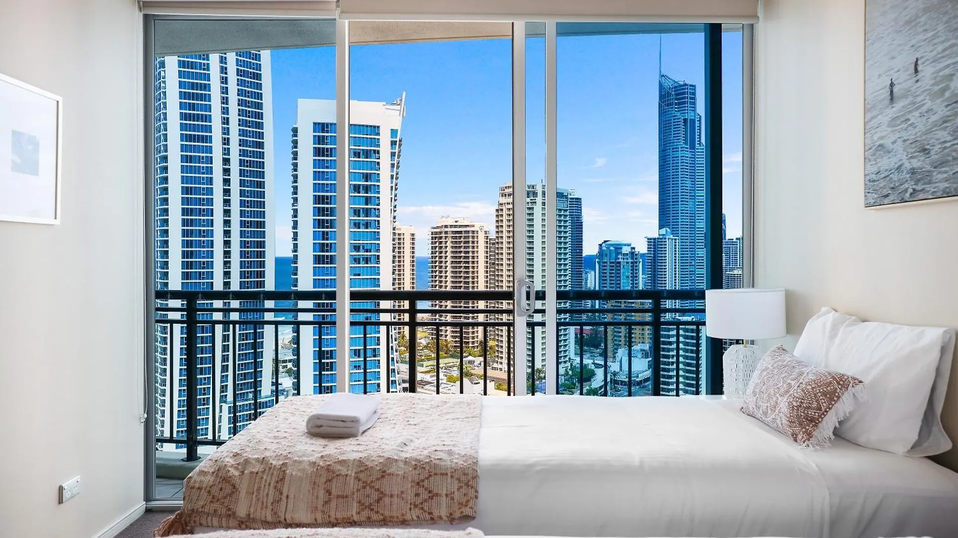 Amazing Chevron Heart Of Surfers Apartment Gold Coast