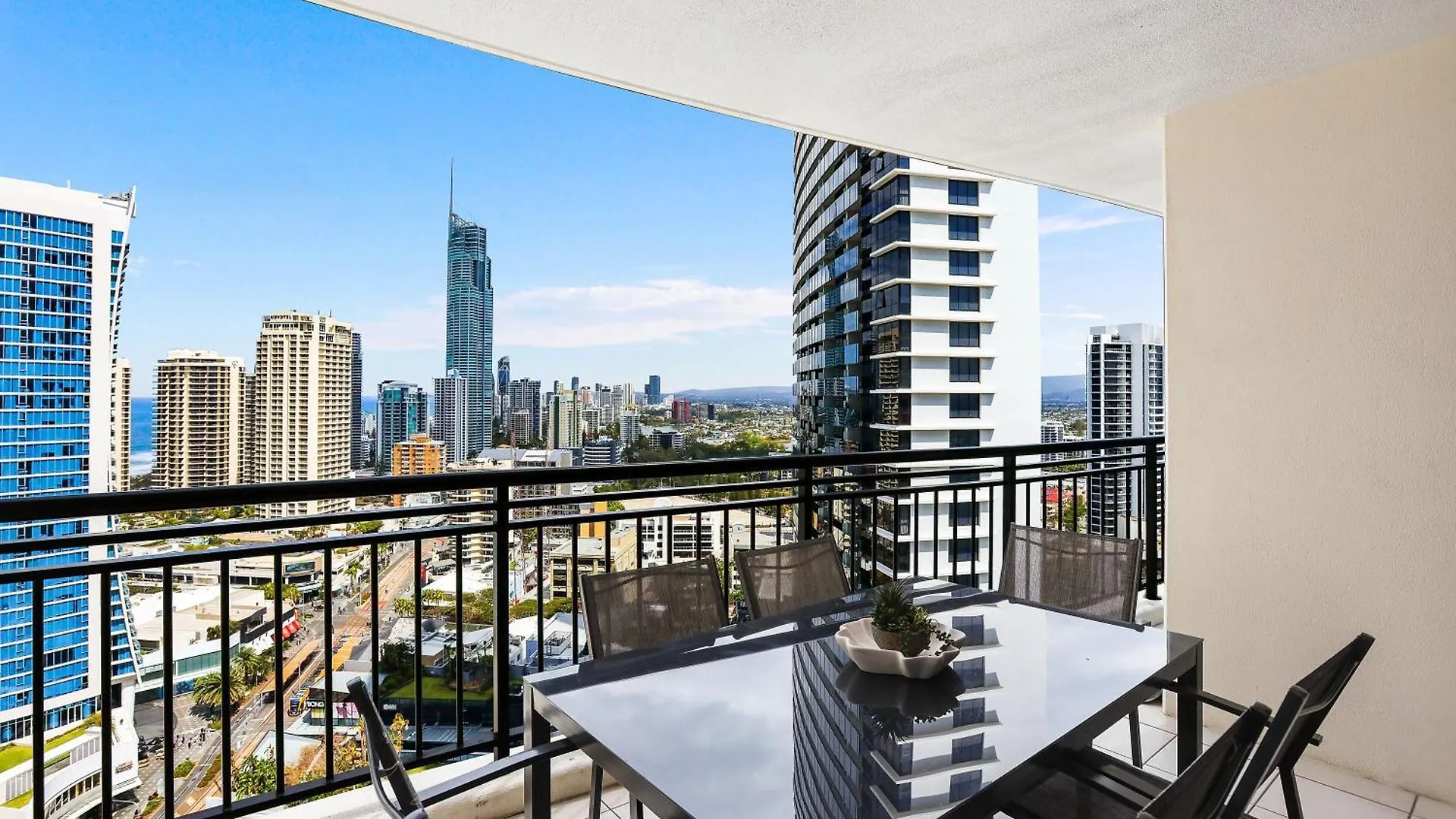 Amazing Chevron Heart Of Surfers Apartment Gold Coast Australia